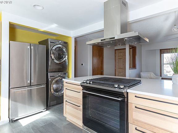 5th image of 846 NE Kathryn St