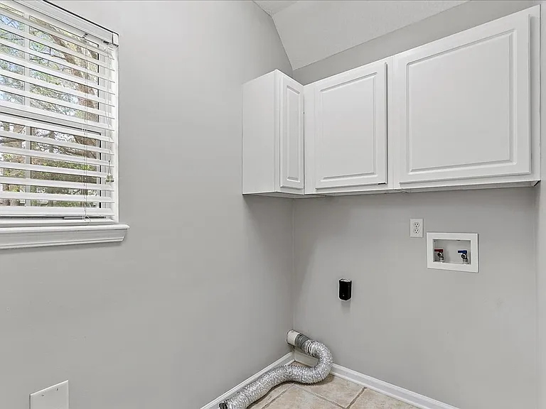 1065 Theodore Ave — Photo 15