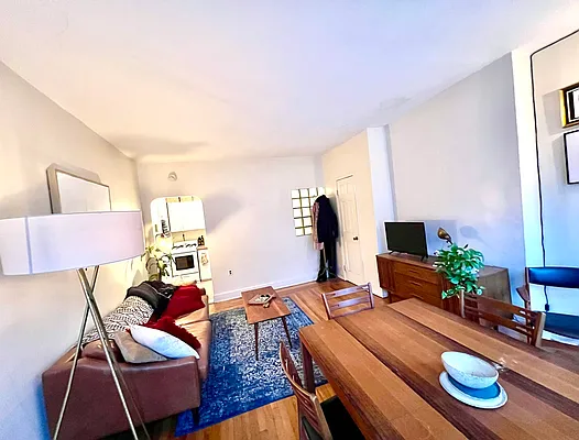 Rented by City Connections Realty | media 4