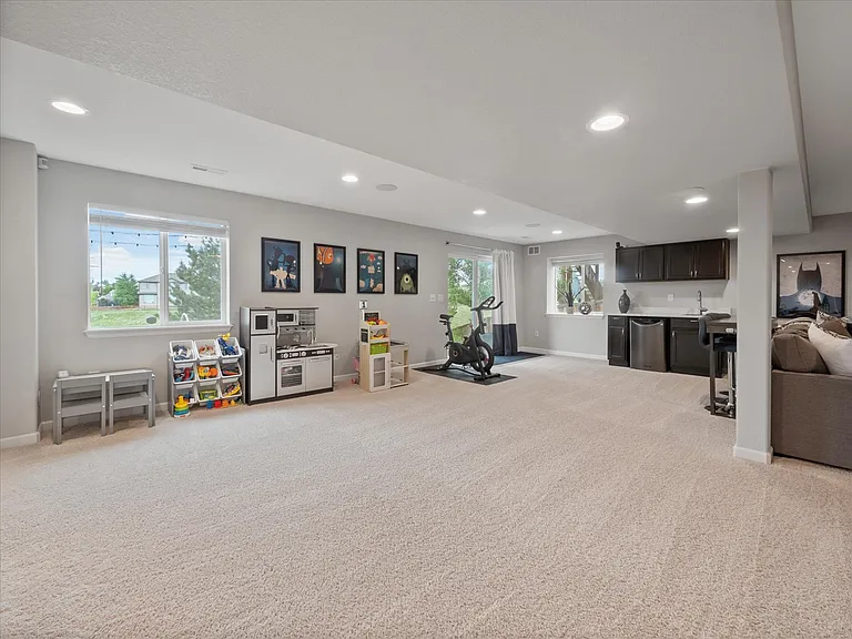 1048 Orion Way — Photo 45