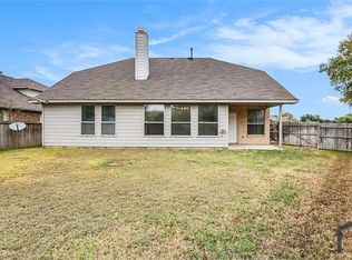 301 Londonderry Ln, Mansfield, TX 76063
