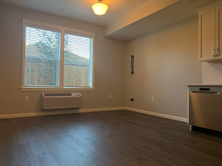 6940 N Greenwich Ave #7 — Photo 4