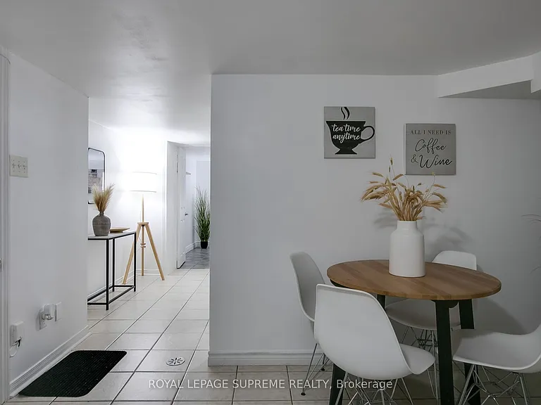 422 Oakwood Ave #BASEMENT — Photo 3