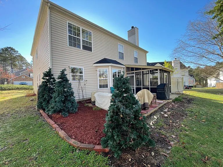605 Holly Thorn Trce — Photo 4