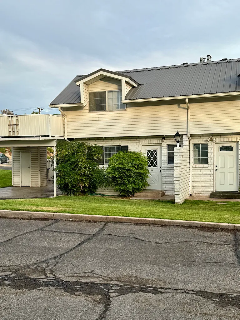 781 N Valley View Dr #D - JEB - D — Photo 2