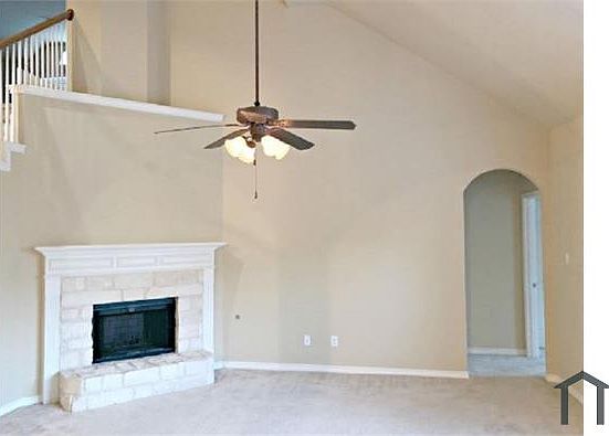 3rd image of 1609 Chateau Ln