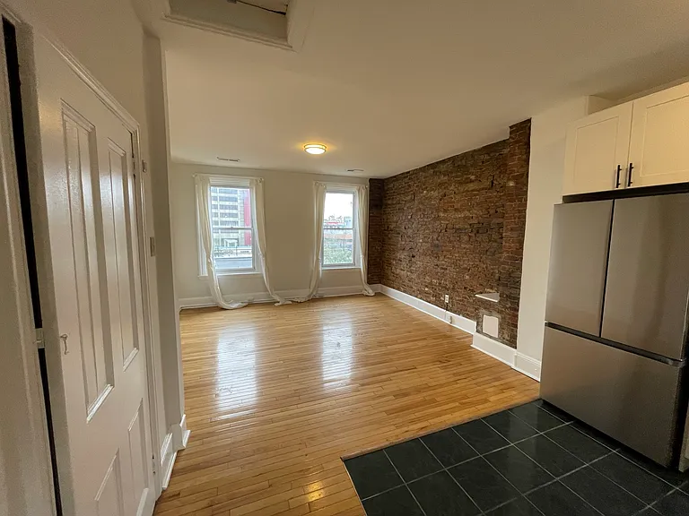 325 Green St #3 — Photo 2