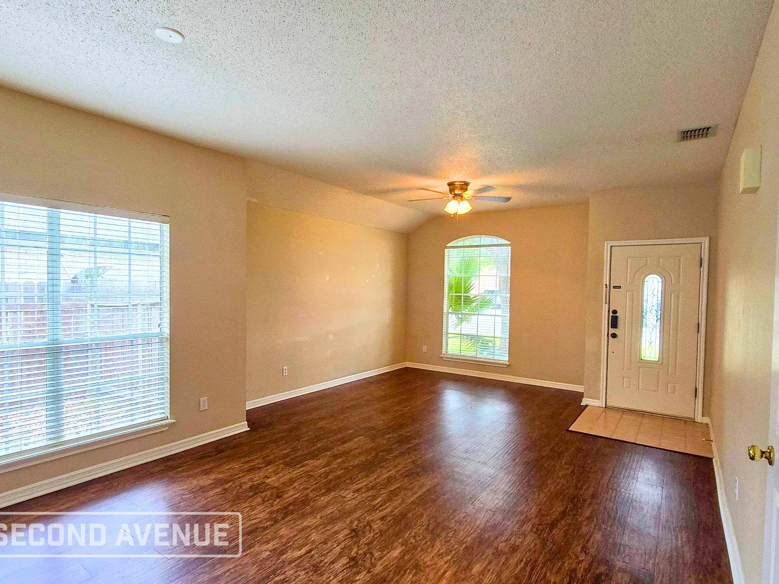 3 bed, 2.0 bath, 1808 sqft, $1,845 — Photo 4