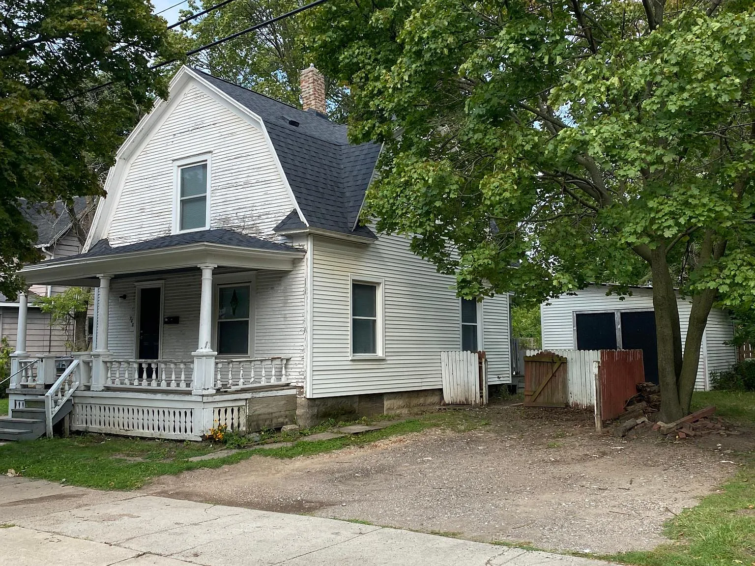 708 N Sycamore St — Photo 1