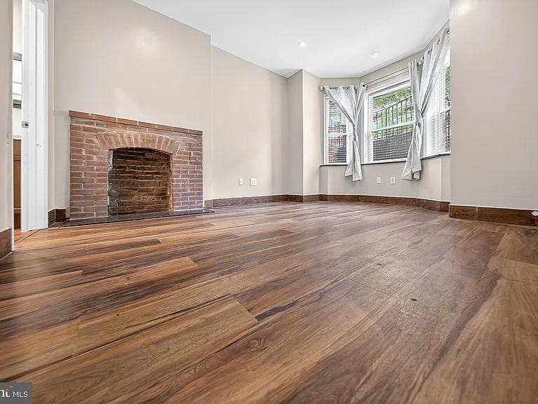 817 6th St NW #B — Photo 2