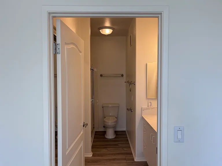 En-suite bathroom bedroom 1