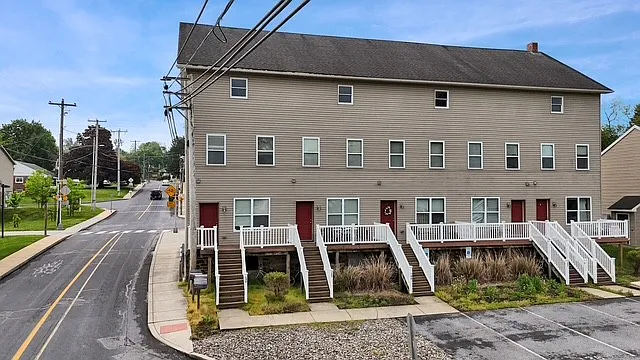 138 Front St — Photo 2