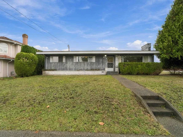 747 Poirier St, Coquitlam, BC V3J 6B9