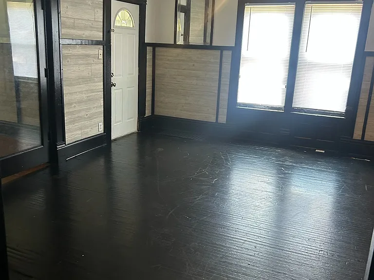 236 W Broadway St #1 — Photo 1