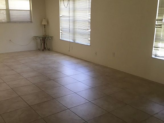 2nd image of 1819 Beachwood Dr