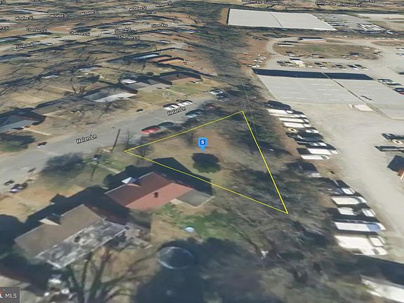 3rd image of 1512 Helen Ln