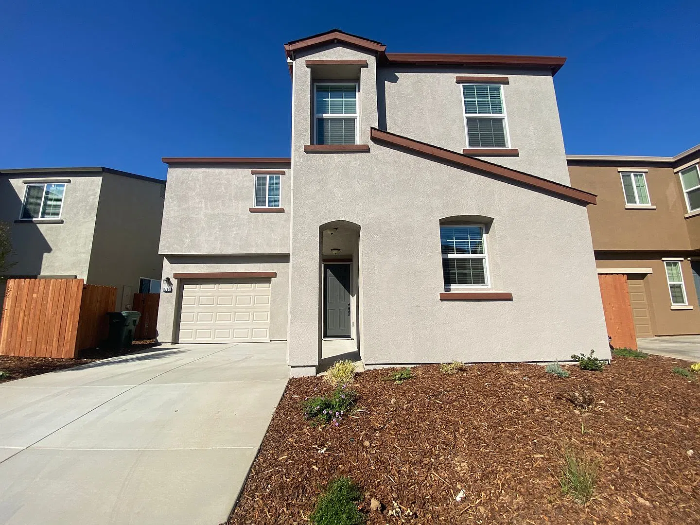 4 bedroom 3 Bathroom Home in a Gated Community — Photo 2