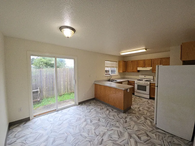2201 Garland St — Photo 2