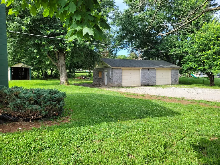 4943 Cedar Grove Rd — Photo 2