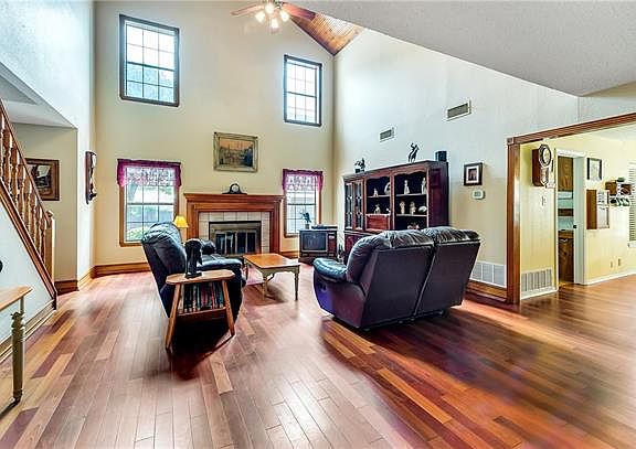4th image of 1125 Misty Oaks Ln