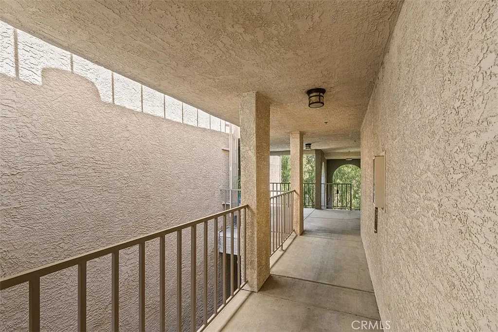 Building Photo - 1035 La Terraza Cir #303