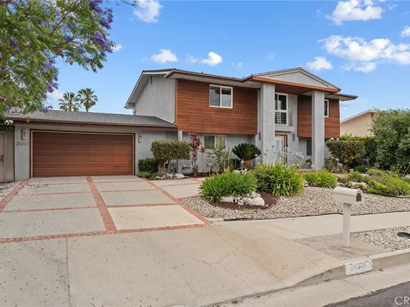 24217 Hatteras St, Woodland Hills, CA 91367