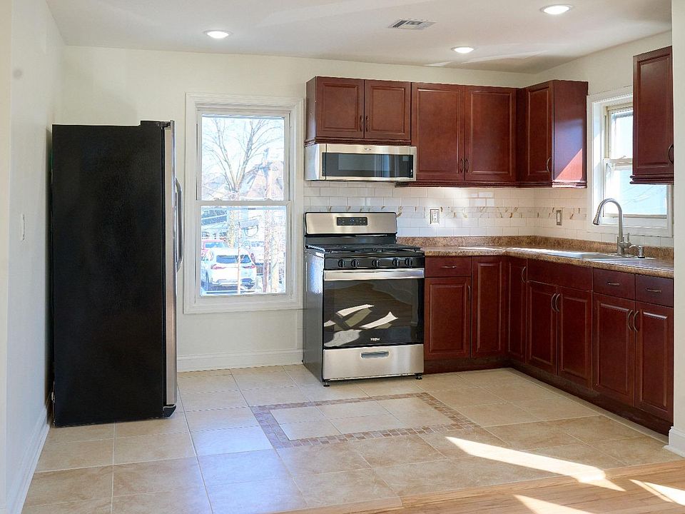 1st image of 415 Bloomfield Ave #4