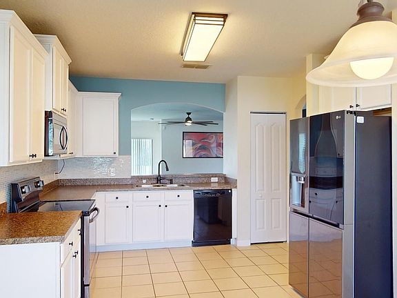 3rd image of 2620 Vineyard Cir