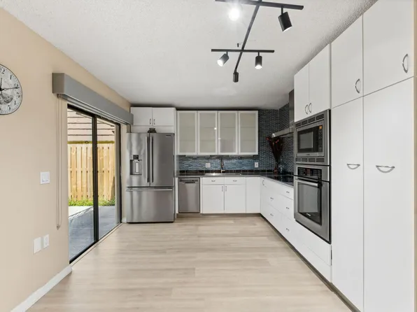 2508 25th Ln, Palm Beach Gardens, FL 33418