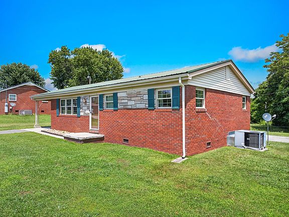 3rd image of 600 Hilltop Dr