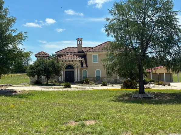 113 Abrego Mount, Floresville, TX 78114