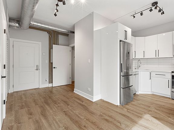 5th image of 7645 N Sheridan Rd #407