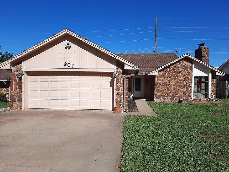 1st image of 807 Madeline Dr