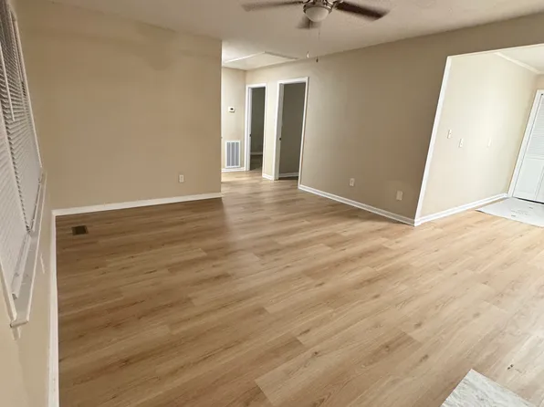 119 Lassiter Dr, Hampton, VA 23666