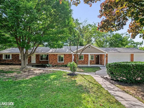 2871 Harvey St, Rochester Hills, MI 48309