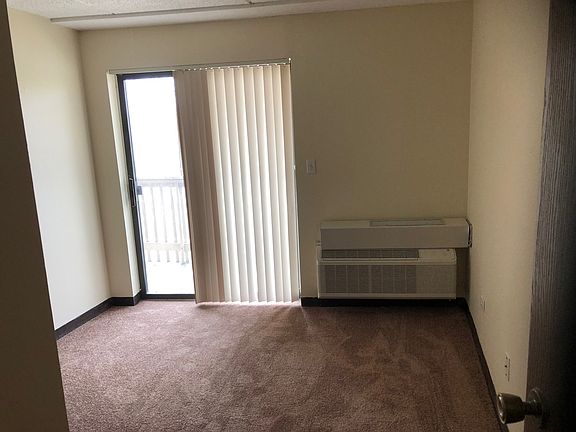 4th image of 1600 Wedgewood Dr APT 204