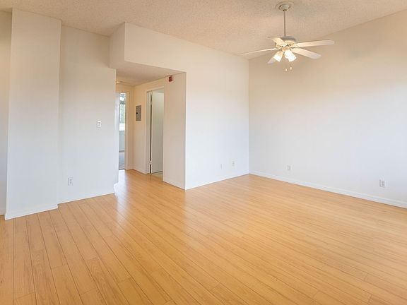 2nd image of 1962 N Beachwood Dr #303