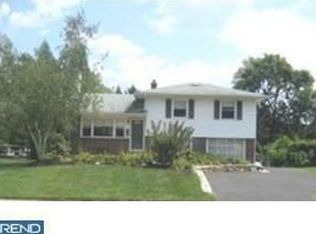 418 Willard Rd, Hatboro, PA 19040