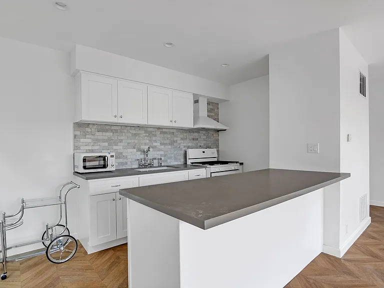 542 Glenrock Ave — Photo 40