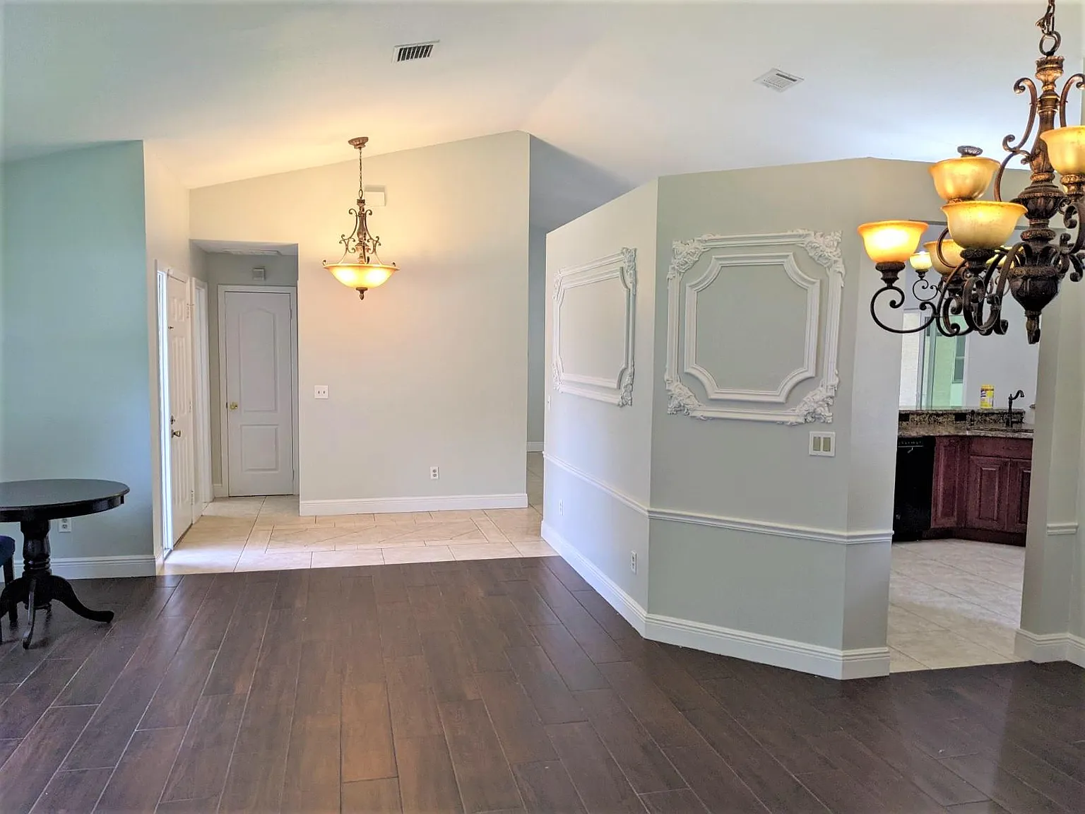 4 bed, 2.5 bath, 2106 sqft, $3,100 — Photo 4