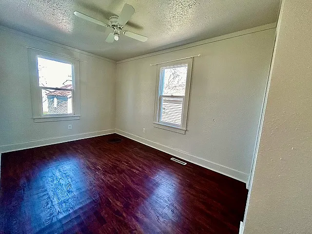 1207 9th St NE — Photo 9