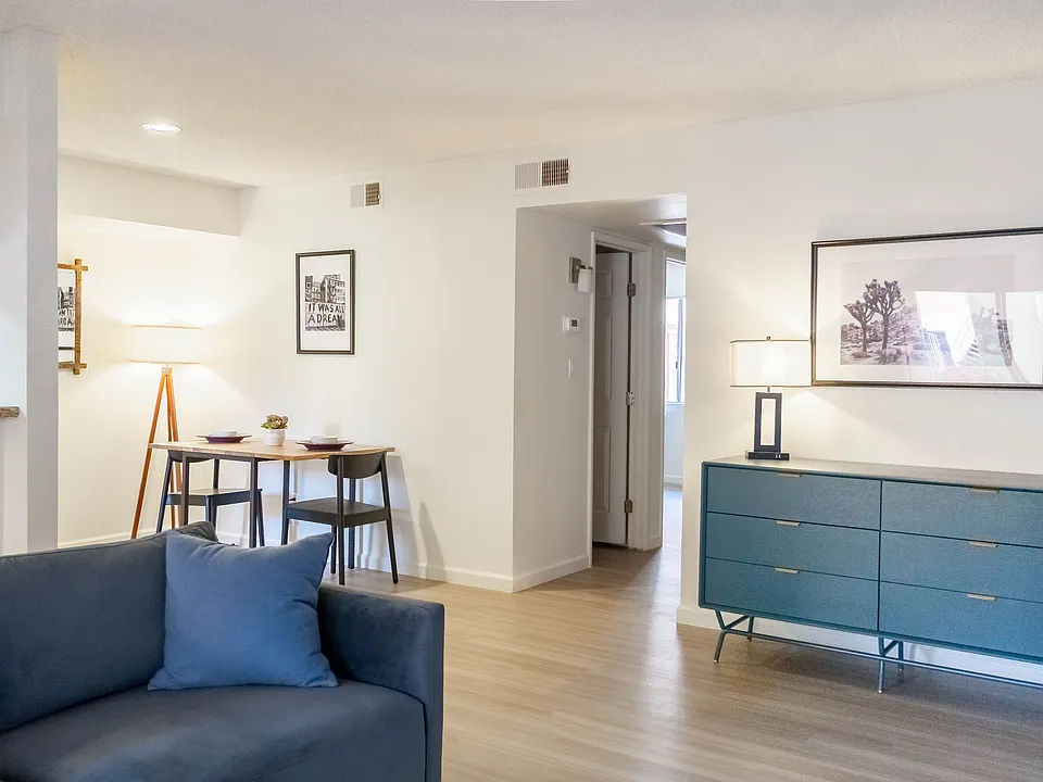La Paloma Apartments