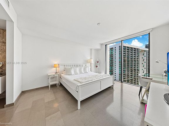 5th image of 68 SE 6th St APT 2909