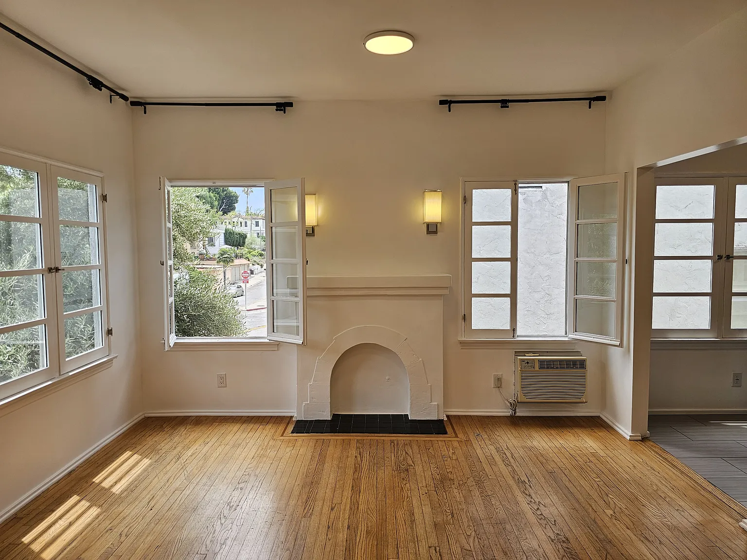 2 bed, 1100 sqft, $3,295 — Photo 4