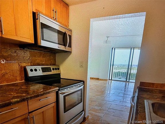 5th image of 2350 NE 135th St APT 1503