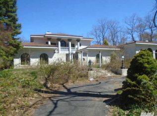 523 Long Beach Rd, Saint James, NY 11780