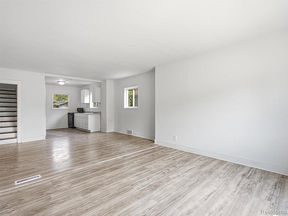 4th image of 1422 Pettibone Ave
