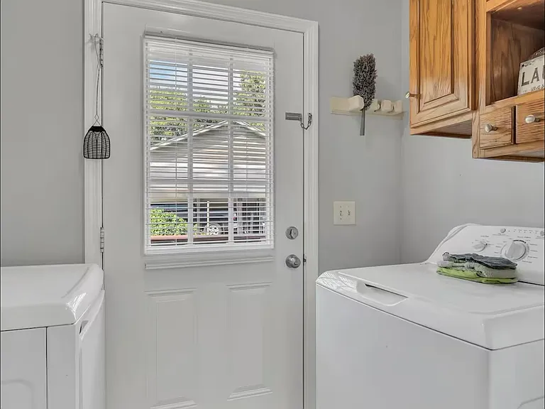 311 Elizabeth Ct — Photo 4