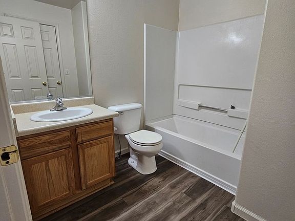 4th image of 715 Sunny Ln Unit C
