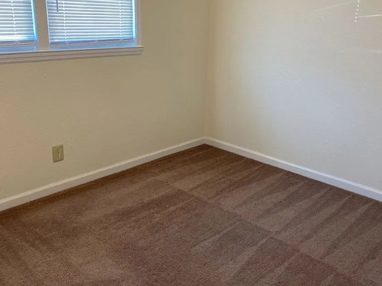 Skyline Apartments — Photo 38